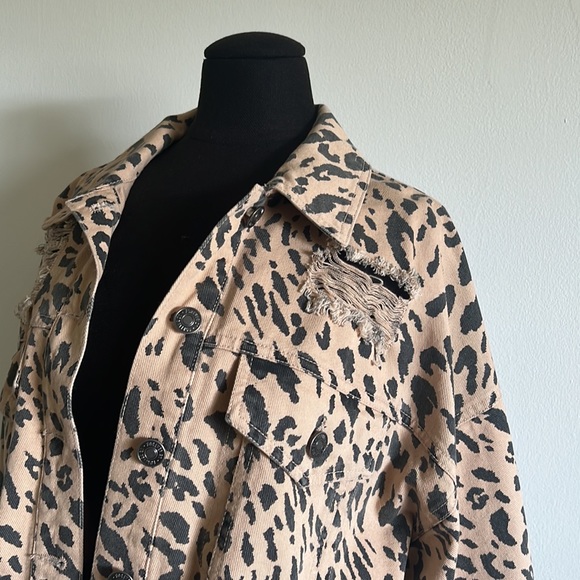Forever 21 Cropped Distressed Leopard Print Denim Jacket | Size L - Picture 2 of 9